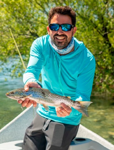 REMERA ORIGAMI CON CAPUCHA UNISEX PROTECCION UPF50 VERDE