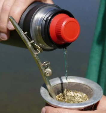 TERMO COLEMAN MATERO 750ML. NEGRO