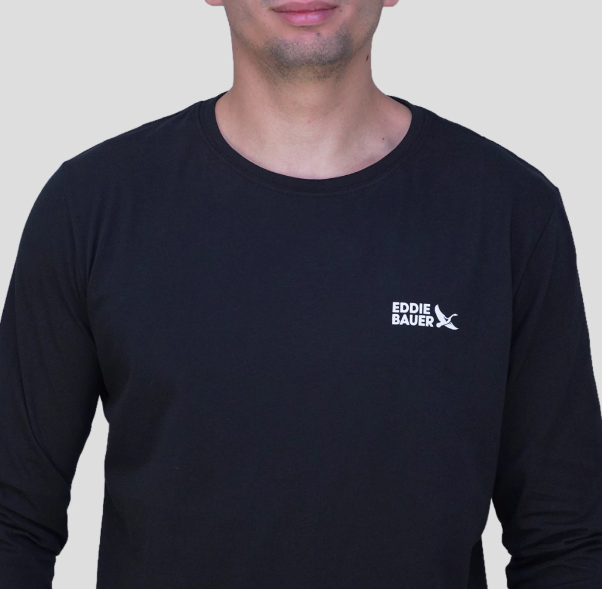 REMERA EDDIE BAUER HOMBRE GRAPHIC MANGA LARGA NEGRO